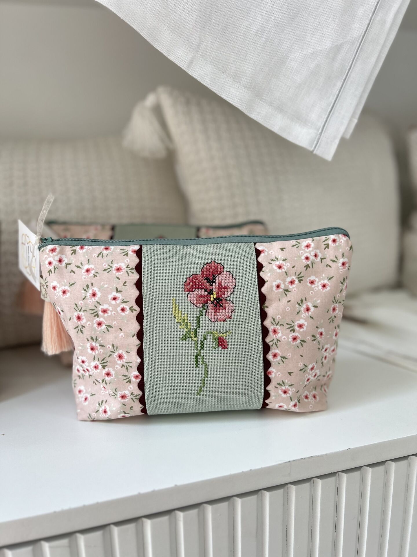 Kanaviçe İşlemeli Fermuarlı Çanta 17