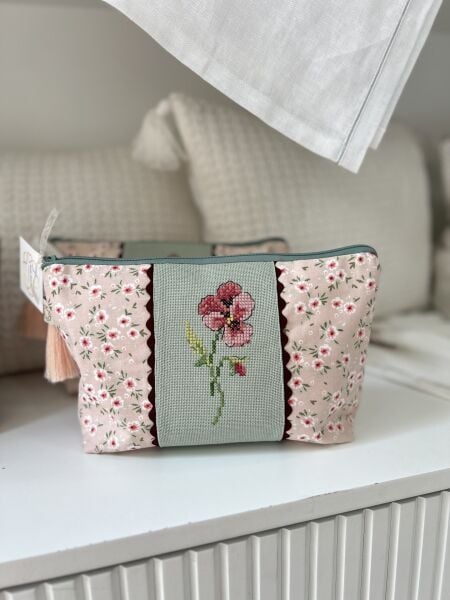 Kanaviçe İşlemeli Fermuarlı Çanta 17