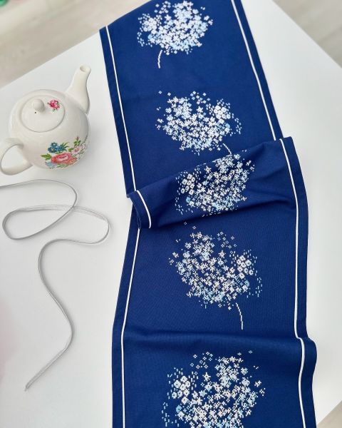 Lacivert Çiçek Desenli Kanaviçe Runner Malzeme Kiti