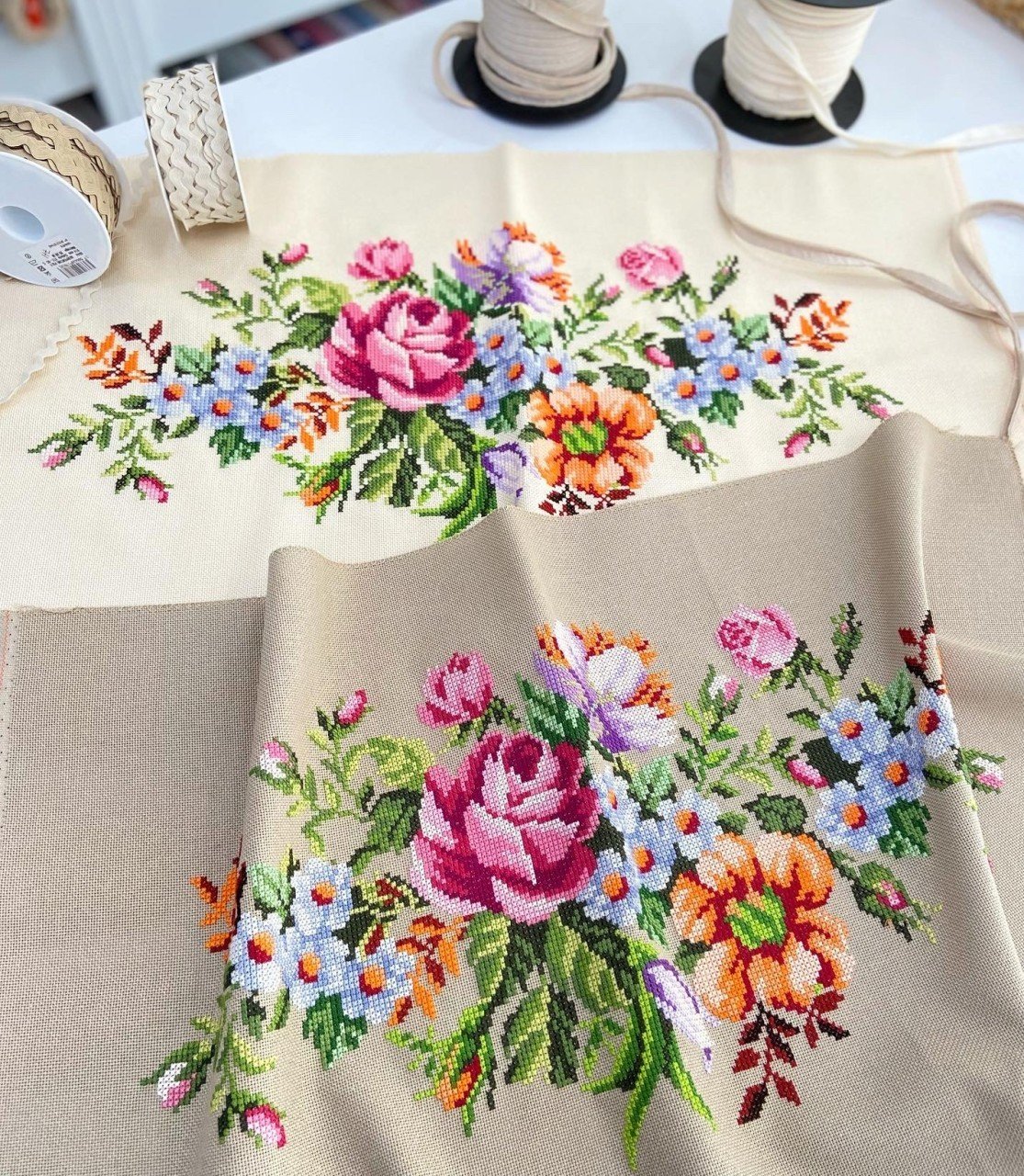 Gül İşlemeli Yastık Malzeme Kiti Yeni Renk