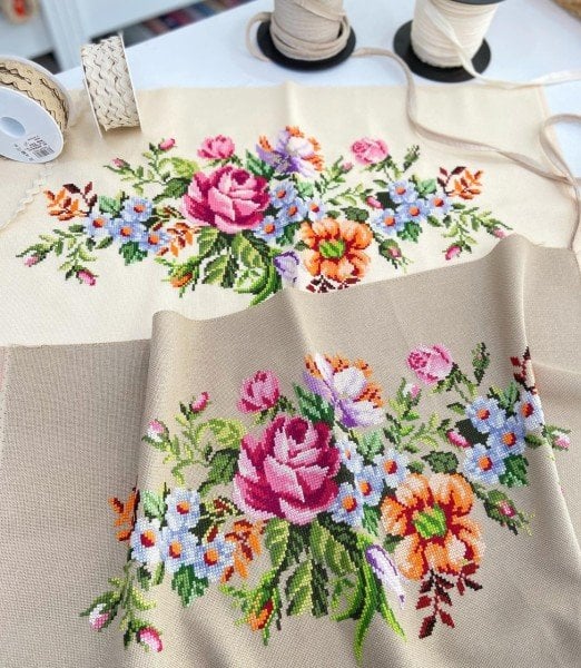 Gül İşlemeli Yastık Malzeme Kiti Yeni Renk