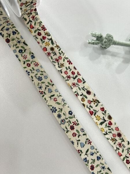 Pamuk Kenar Biyesi Mini Çiçekli 18mm