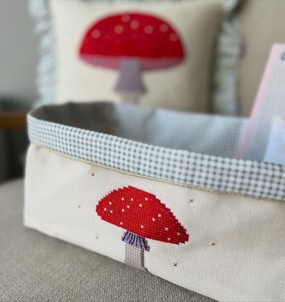 Mantar İşlemeli Yastık + Organizer