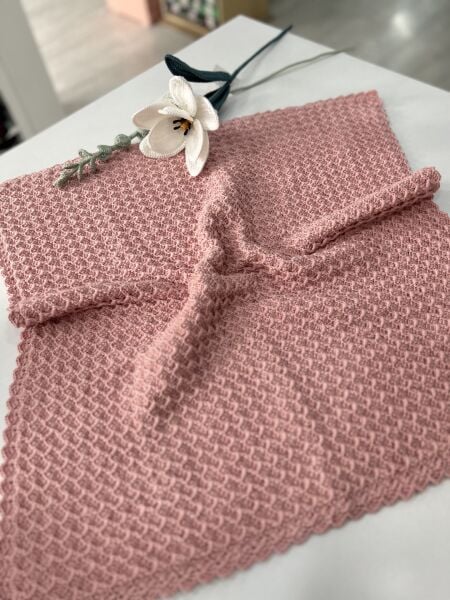 Pembe Desenli Örgü Battaniye