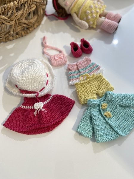 Elbiseleri Değişen Bebek