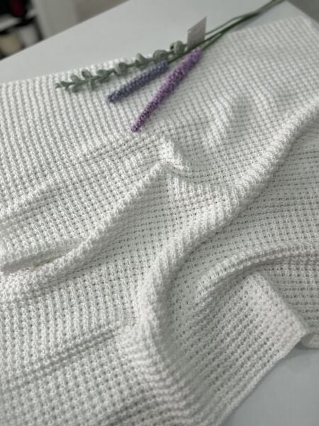 Beyaz Desenli Örgü Battaniye