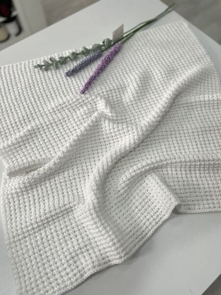 Beyaz Desenli Örgü Battaniye