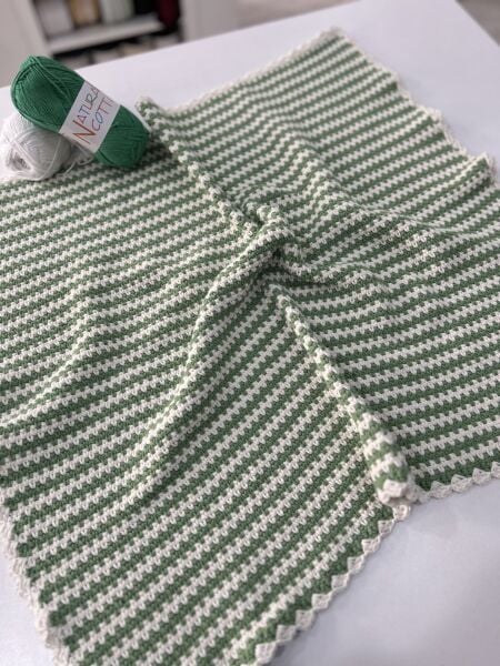 Yeşil Çizgili Örgü Battaniye