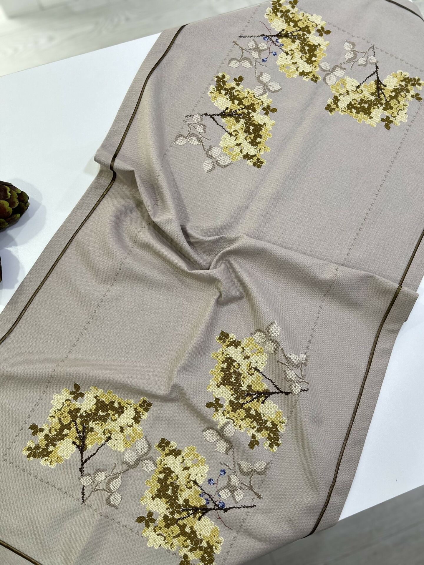 Sedef Yapraklı Kanaviçe Runner Malzeme Kiti