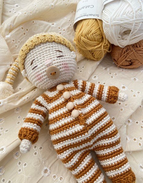 Uyuyan Amigurumi Bebek Tarçın Renk