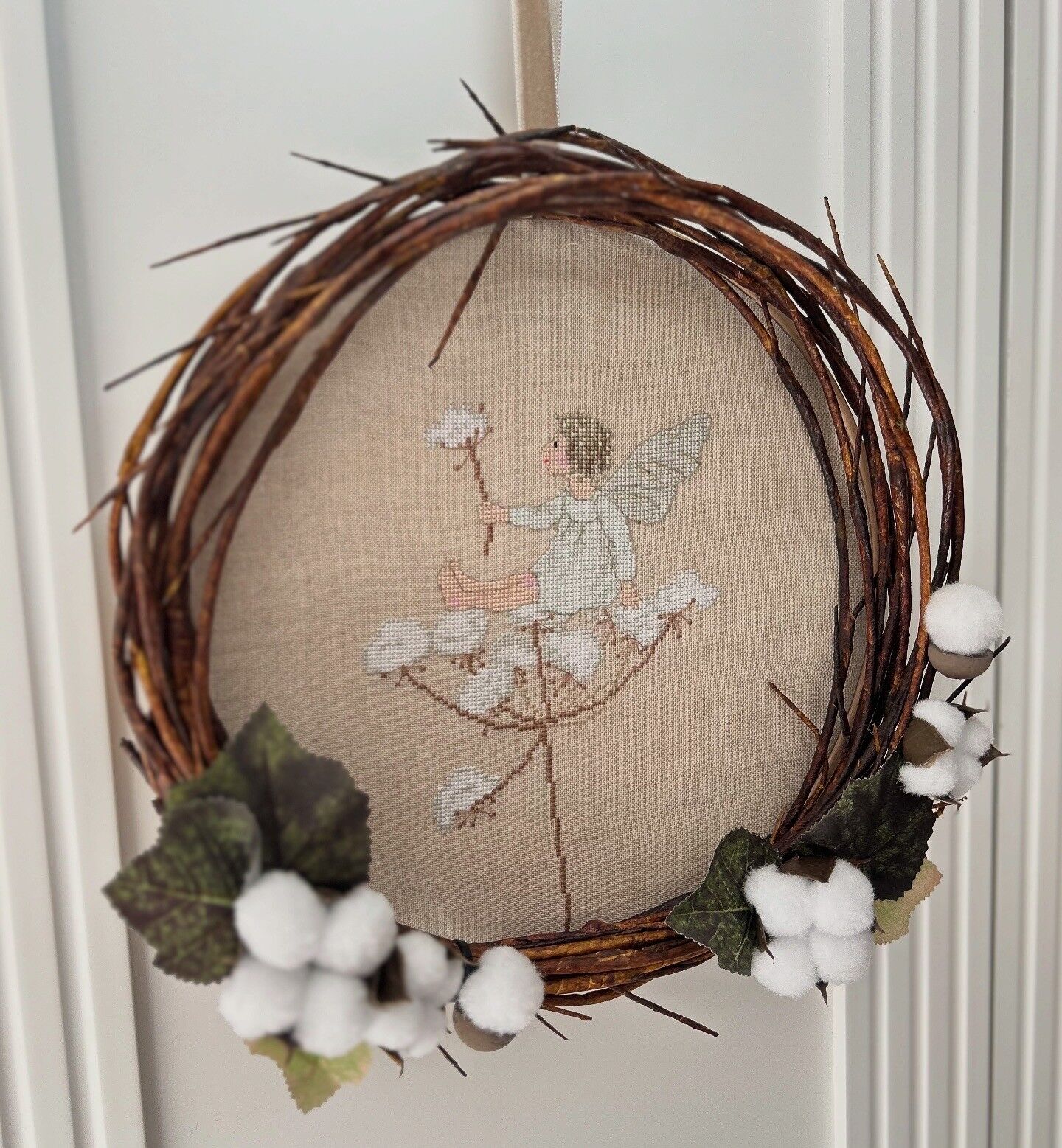 Kapı Süsü Çelenk Kanaviçe İşlemeli Melek