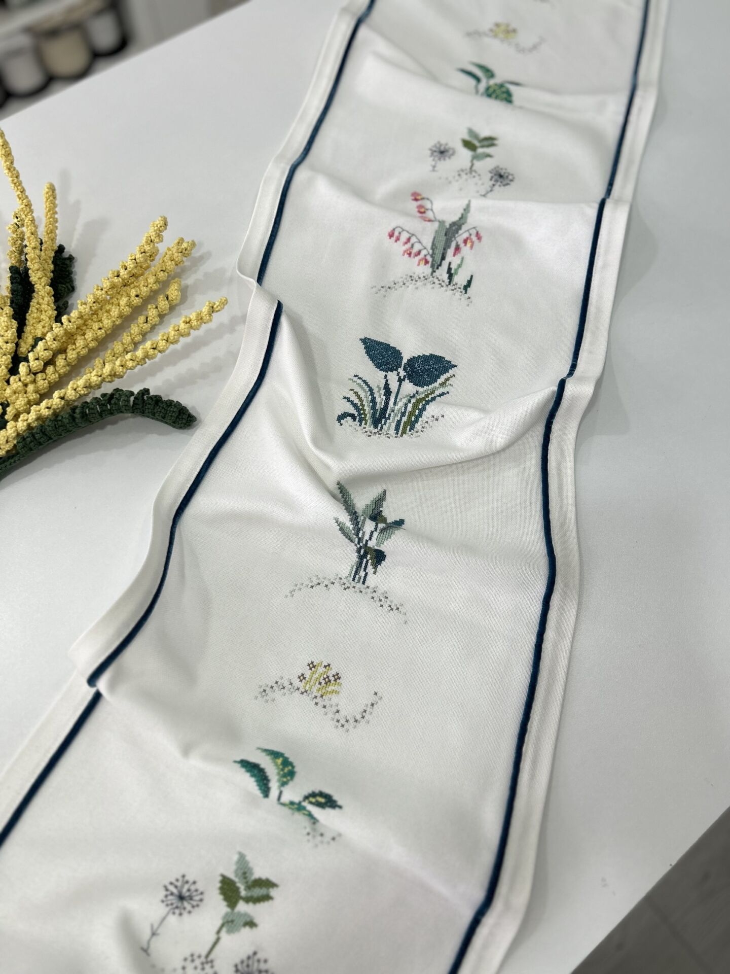 Yeşil Yapraklı Kanaviçe Runner Örtüsü Malzeme Kiti