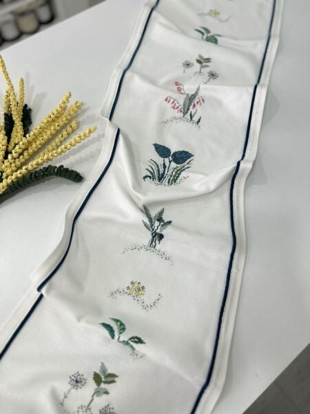 Yeşil Yapraklı Kanaviçe Runner Örtüsü Malzeme Kiti