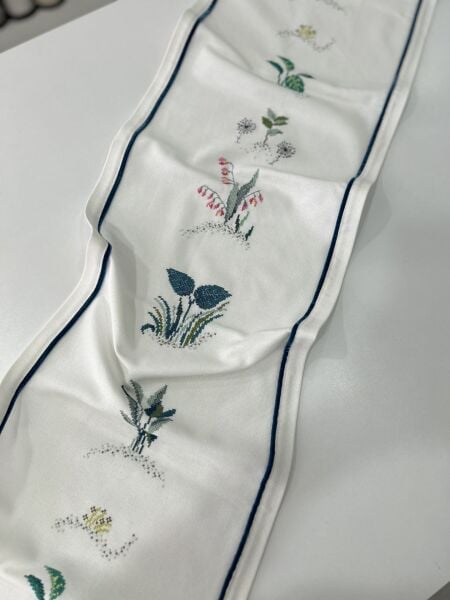 Yeşil Yapraklı Kanaviçe Runner Örtüsü Malzeme Kiti